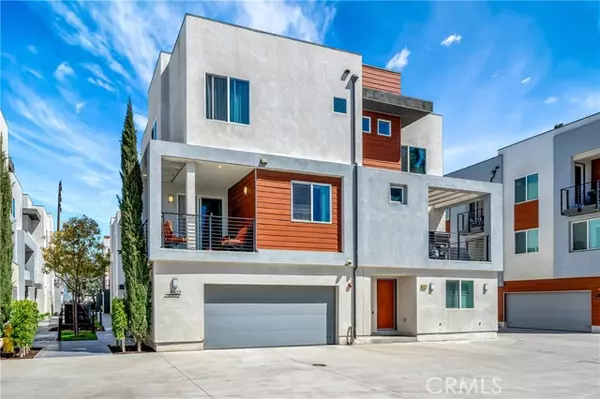 Downey, CA 90240,8427 Tweedy LN