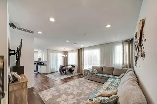 Downey, CA 90240,8427 Tweedy LN