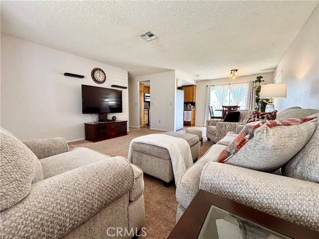Joshua Tree, CA 92252,61947 Petunia DR