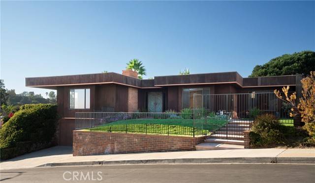 Los Angeles, CA 90027,2285 N Hobart BLD