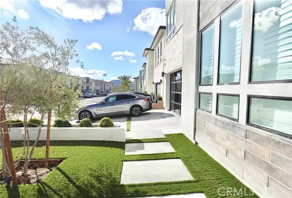 Porter Ranch, CA 91326,20551 W Hummingbird CT