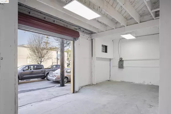 Oakland, CA 94608,3294 Louise St