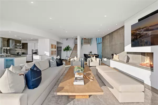 Newport Beach, CA 92661,2144 E Oceanfront
