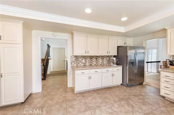 Valencia, CA 91355,25415 Via Macarena