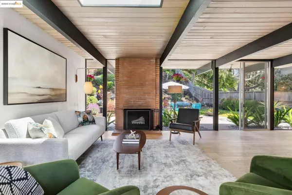 Oakland, CA 94605,8156 Coach Dr