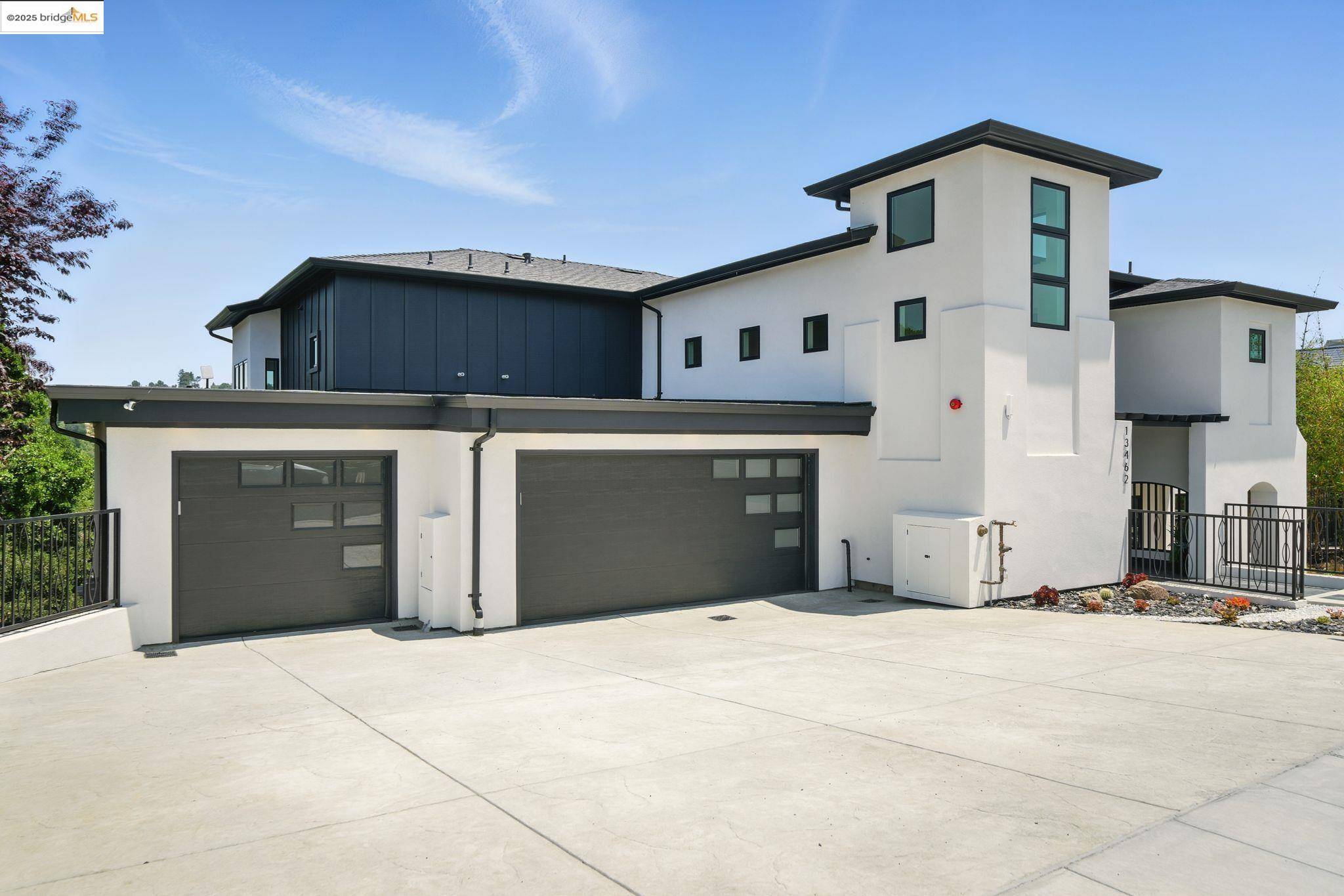 13462 Campus DR, Oakland, CA 94619