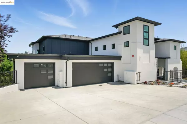 13462 Campus DR, Oakland, CA 94619