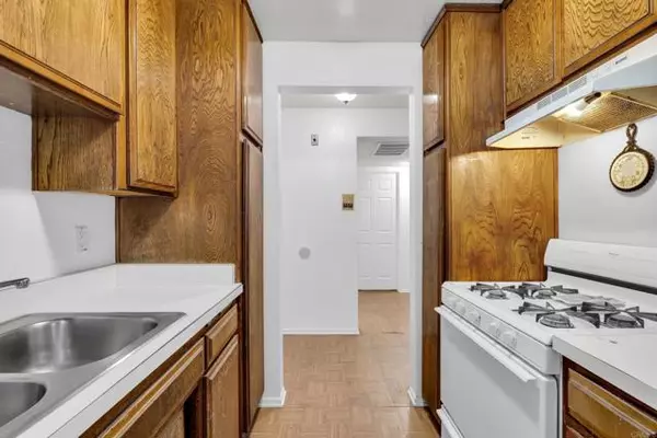 Van Nuys, CA 91405,7439 Woodman AVE 48