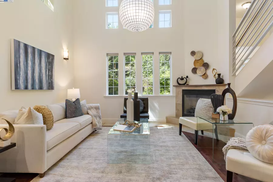 6440 Longcroft Dr, Oakland, CA 94611