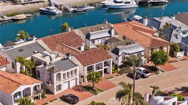 Newport Beach, CA 92660,7 Linda ISLE