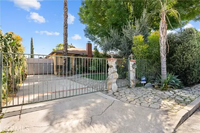 7530 Gaviota AVE, Lake Balboa, CA 91406