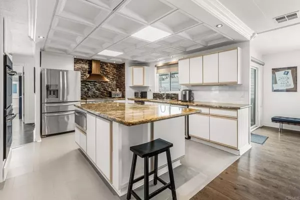 Carlsbad, CA 92011,7236 San Benito ST 355