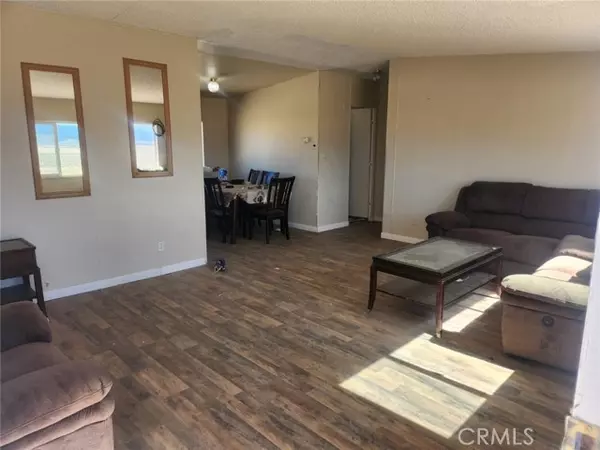 Rosamond, CA 93560,27543 Kingbird