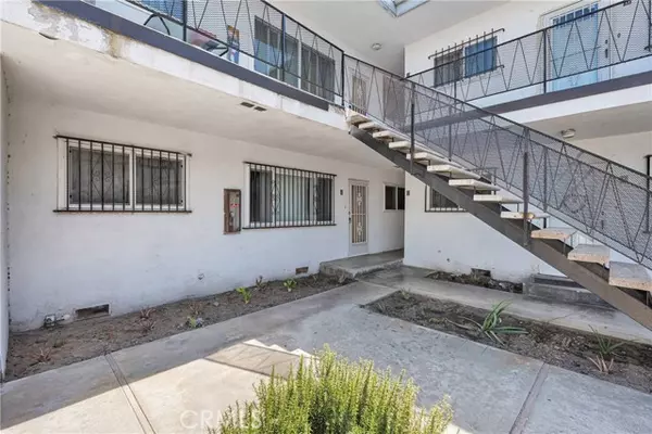 Inglewood, CA 90301,221 W Buckthorn ST 3