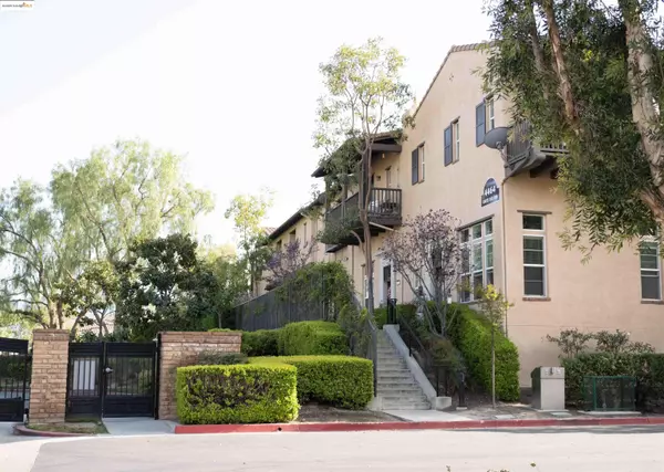 4464 Owens St 104, Corona, CA 92883