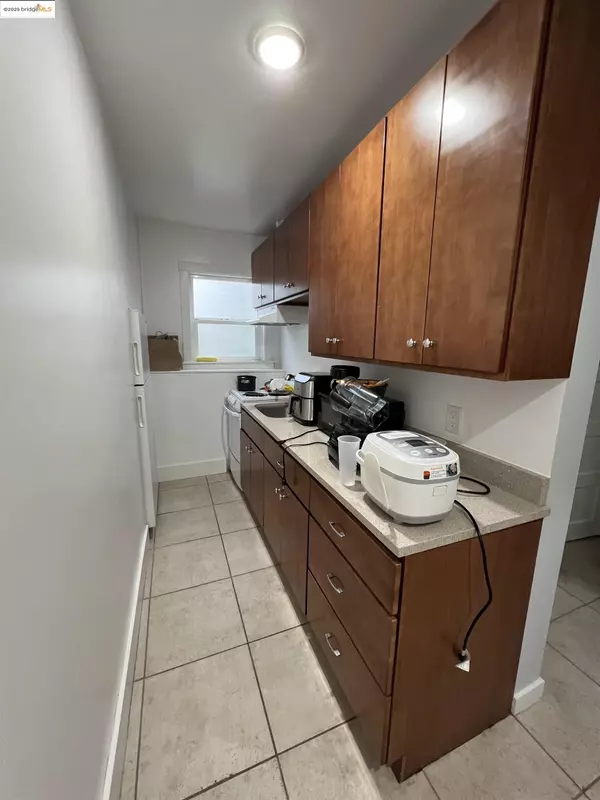 Berkeley, CA 94709,1640 EUCLID AVE #7