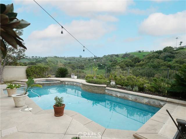 Anaheim Hills, CA 92808,1062 S Miles CT