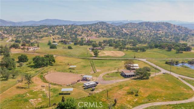 33077 Wolverine LN, Squaw Valley, CA 93675