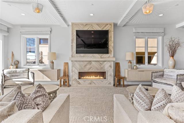 Newport Beach, CA 92661,1215 E Balboa BLD