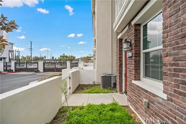 Buena Park, CA 90621,6991 Cottonwood LN