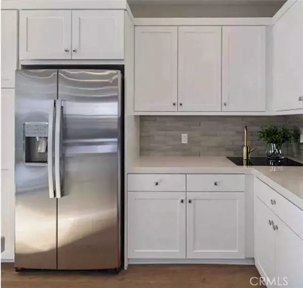 Irvine, CA 92618,466 Lobata
