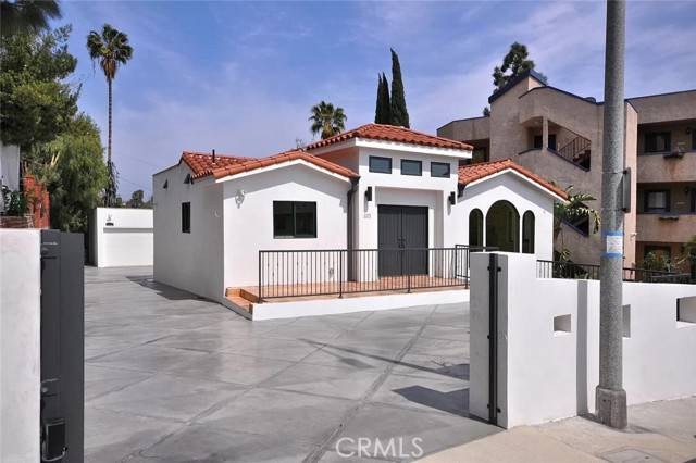 3381 Descanso Dr, Silver Lake, CA 90026