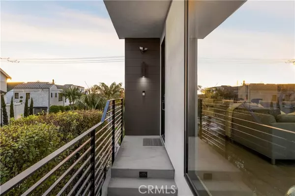 Corona Del Mar, CA 92625,701 Poppy AVE