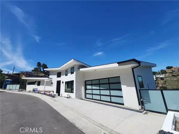 West Hills, CA 91304,8366 Hillcroft DR