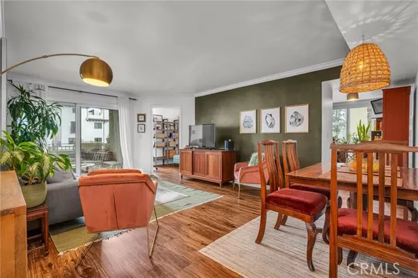 Sherman Oaks, CA 91423,5009 Woodman AVE 114