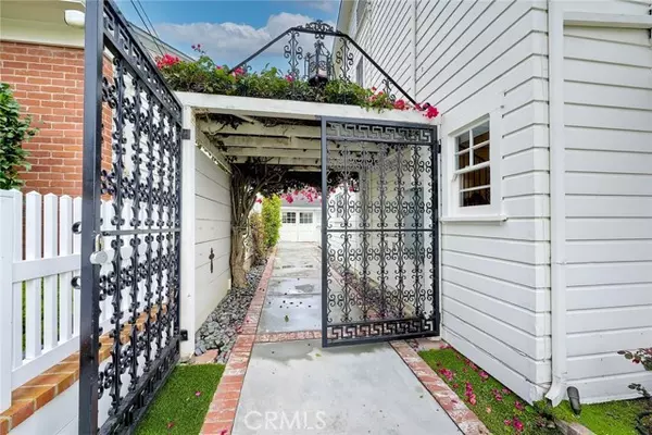 La Jolla, CA 92037,637 Arenas St.
