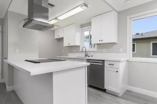 Santee, CA 92071,9857 MISSION GORGE RD 4