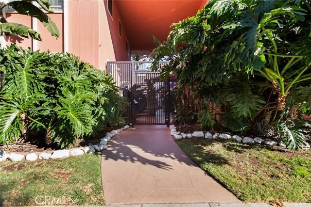 Long Beach, CA 90802,1023 E 1st ST 19