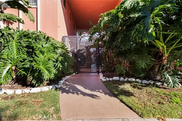 Long Beach, CA 90802,1023 E 1st ST 19