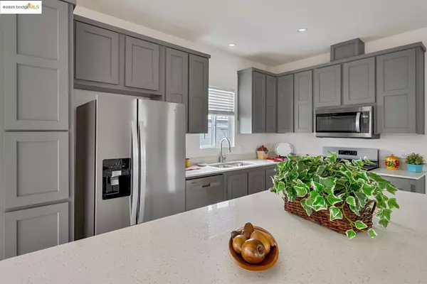 Citrus Hei, CA 95621,5922 Cackler LN 83
