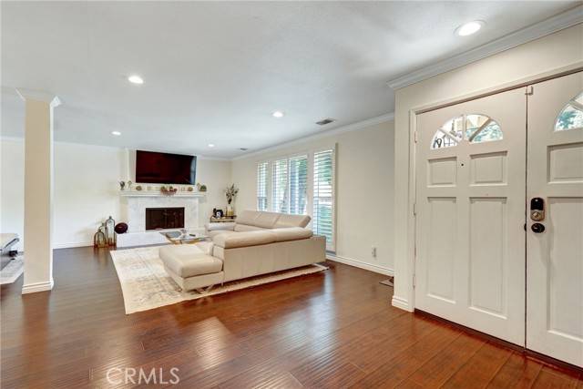 Woodland Hills, CA 91364,22605 Mulholland DR