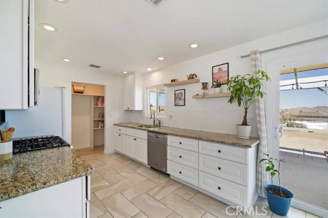 Joshua Tree, CA 92252,60390 Alta Mura DR