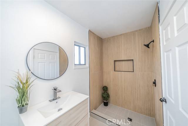 Ontario, CA 91761,932 S Bon View AVE