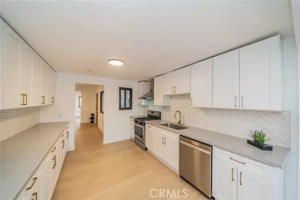 Ontario, CA 91761,932 S Bon View AVE