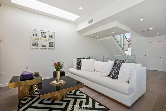 West Hollywood, CA 90046,823 N Fuller C
