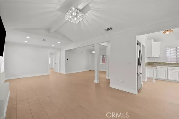 Sherman Oaks, CA 91403,5025 Noble AVE