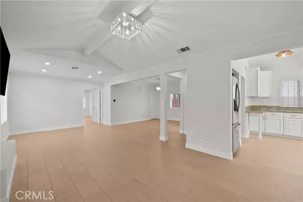 Sherman Oaks, CA 91403,5025 Noble AVE