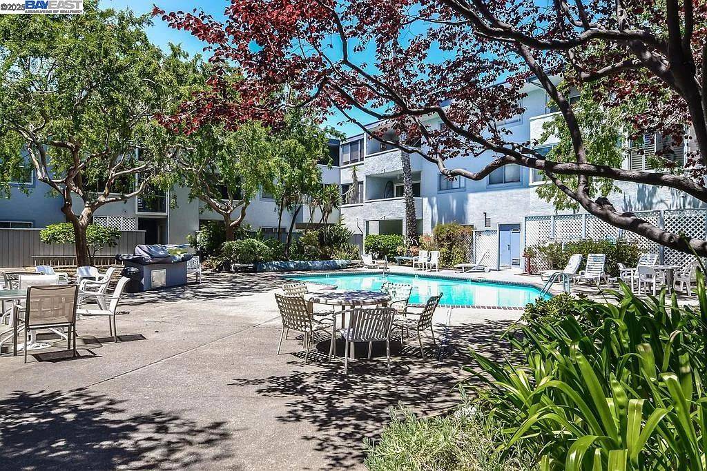Alameda, CA 94501,325 Kitty Hawk Rd 304