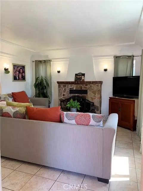 Los Angeles, CA 90022,6531 Hereford DR