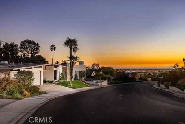 Corona Del Mar, CA 92625,724 Malabar DR