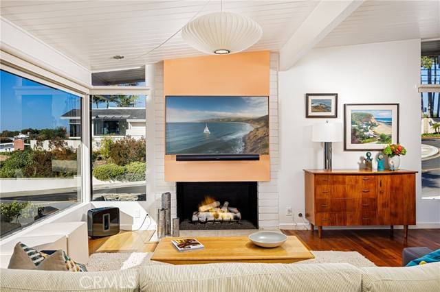 Corona Del Mar, CA 92625,724 Malabar DR