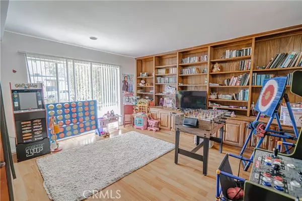 Woodland Hills, CA 91367,22607 Hatteras ST