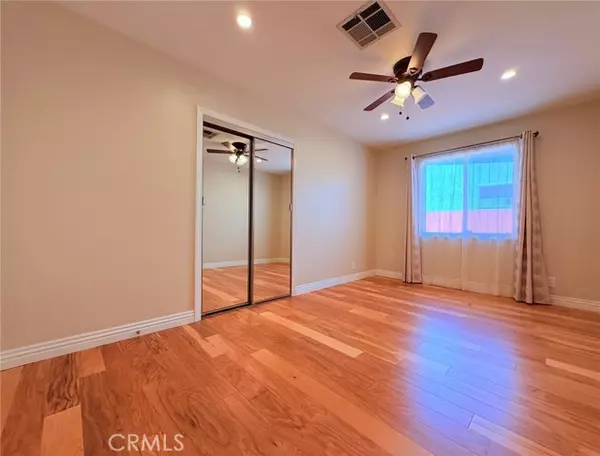 Van Nuys, CA 91401,6656 Greenbush AVE