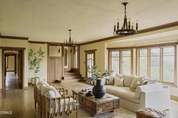 Ventura, CA 93003,402 Lynn DR