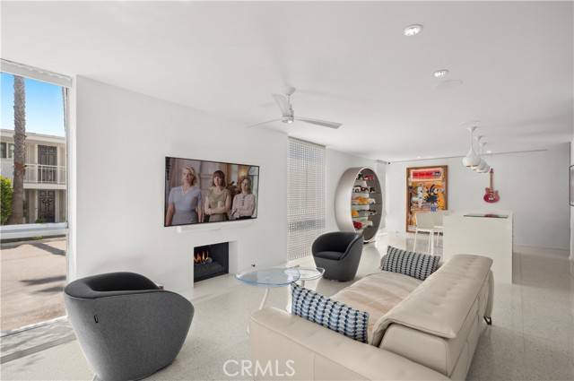 Corona Del Mar, CA 92625,733 Avocado AVE 108
