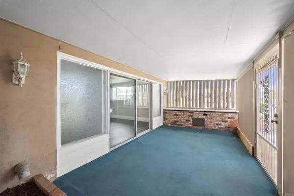 El Cajon, CA 92020,985 Salina